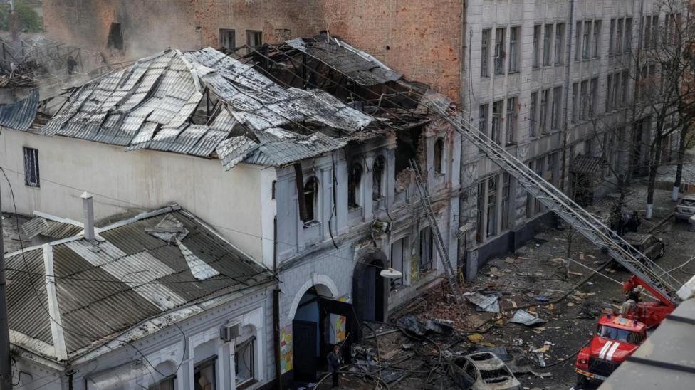 El rescate de 48 niños de un jardín de infantes que fue atacado por drones rusos en Ucrania- El rescate de 48 niños de un jardín de infantes que fue atacado por drones rusos en Ucrania