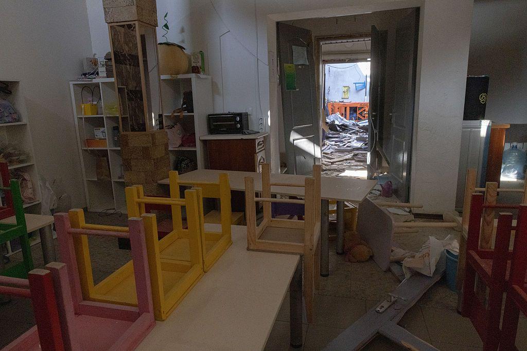El rescate de 48 niños de un jardín de infantes que fue atacado por drones rusos en Ucrania- El rescate de 48 niños de un jardín de infantes que fue atacado por drones rusos en Ucrania